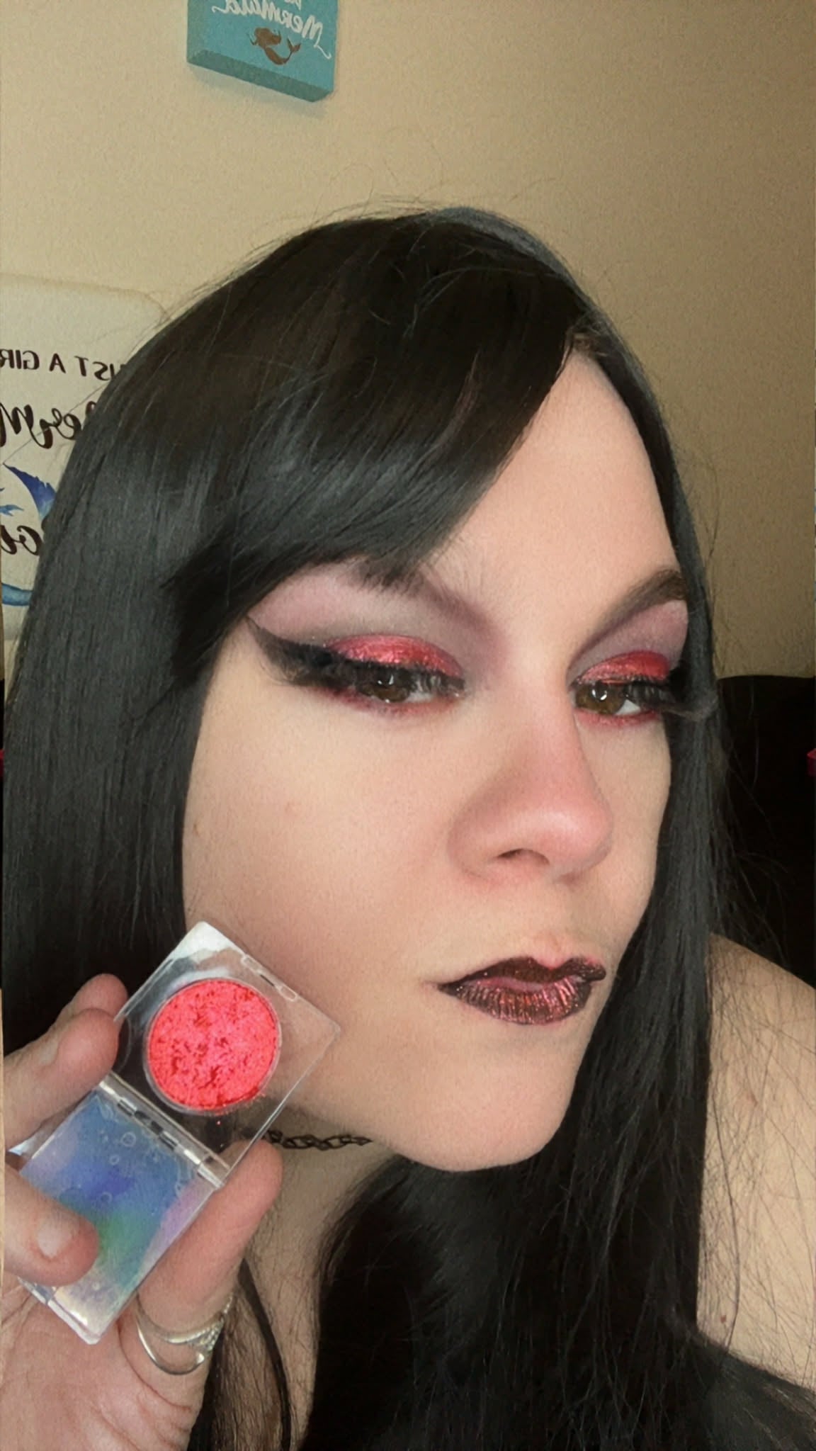 Why Diamond Metallic Eyeshadow is a Must-Have for Every Makeup Collection